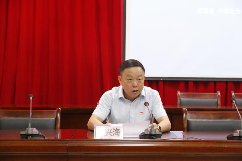 黄兴海在总结讲话中指出,公司党委举办"法律素质和法治思维提升专题